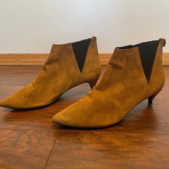 Pierre Hardy Suede Tan Chelsea Boots IN BOX Women’s Sz 10 Kitten Heel Classic - Picture 5 of 10